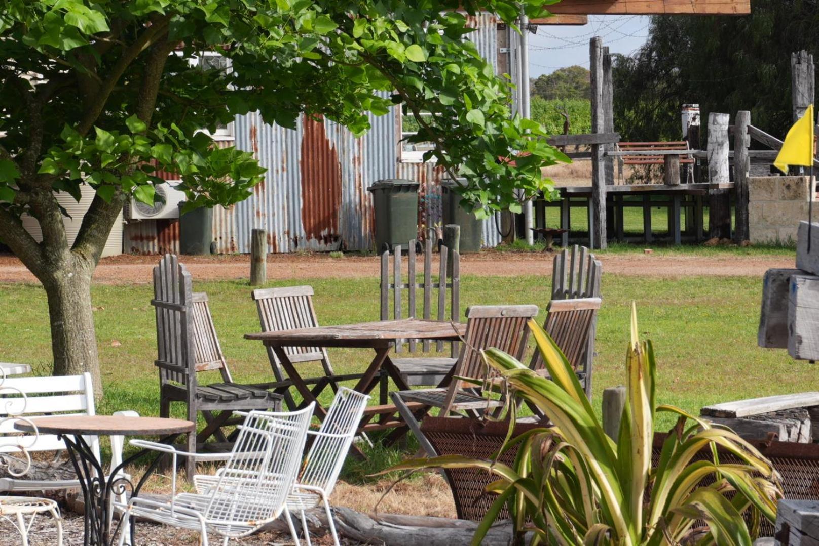 Silversprings Spa Retreat Pet Friendly Cottages And Glampings Metricup ภายนอก รูปภาพ