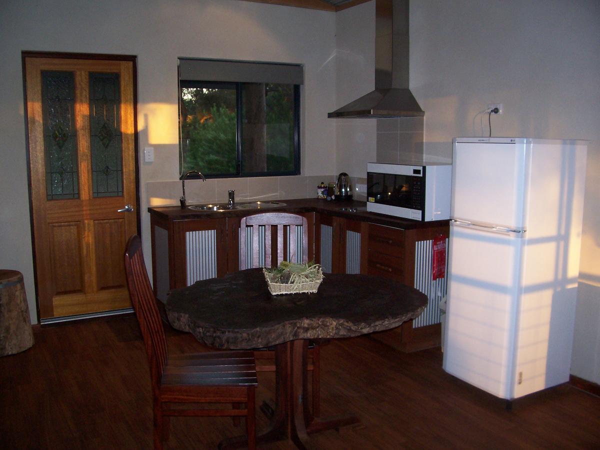 Silversprings Spa Retreat Pet Friendly Cottages And Glampings Metricup ภายนอก รูปภาพ