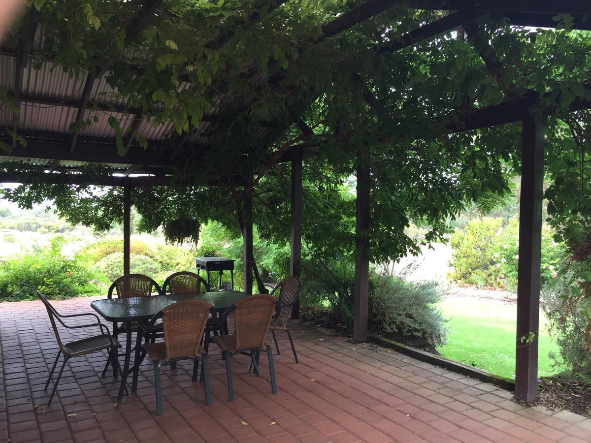 Silversprings Spa Retreat Pet Friendly Cottages And Glampings Metricup ภายนอก รูปภาพ