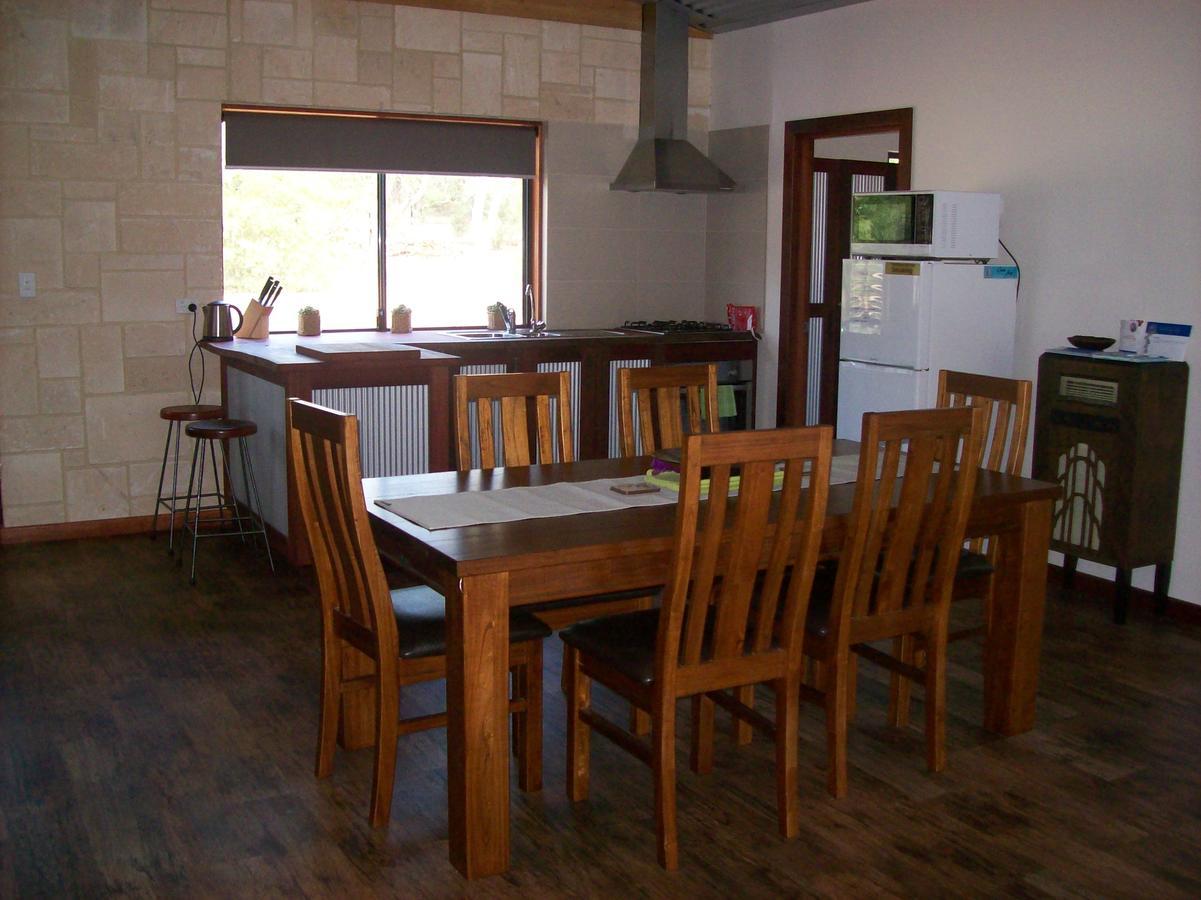 Silversprings Spa Retreat Pet Friendly Cottages And Glampings Metricup ภายนอก รูปภาพ