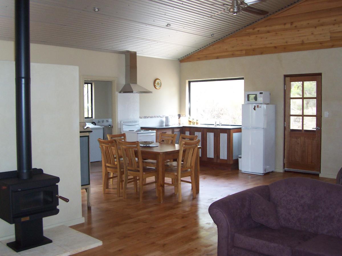 Silversprings Spa Retreat Pet Friendly Cottages And Glampings Metricup ภายนอก รูปภาพ